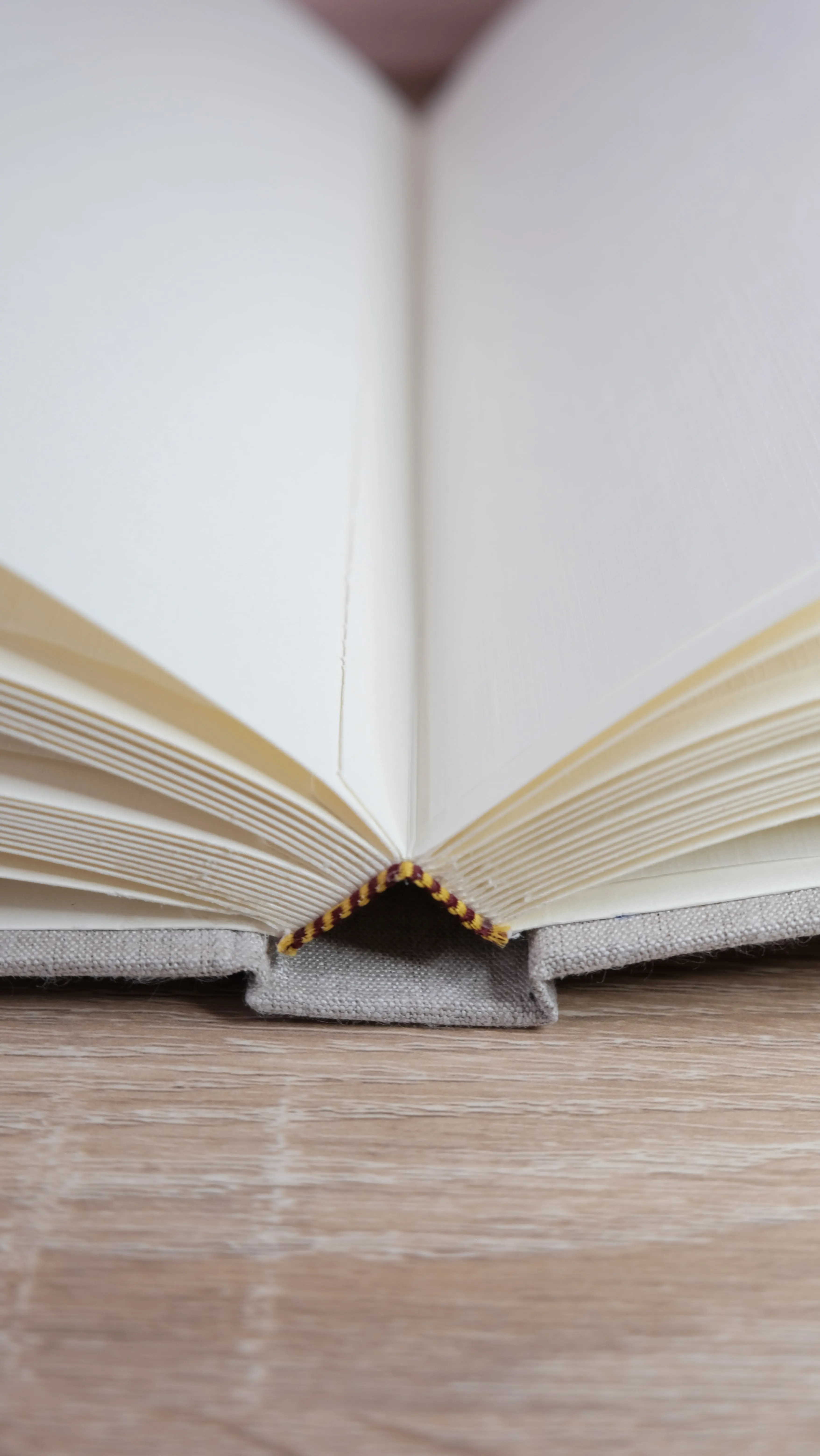 Photo d'un album personnalisé ouvert de Mallyana Création