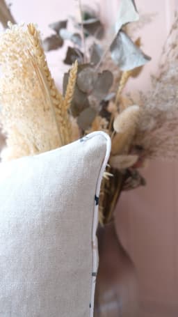 Coussin personnalisé en lin et coton avec prénom brodé et initiale - photo 9