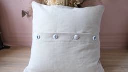 Coussin personnalisé en lin et coton avec prénom brodé et initiale - photo 10