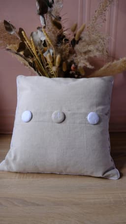 Coussin personnalisé en lin et coton avec prénom brodé et initiale - photo 16
