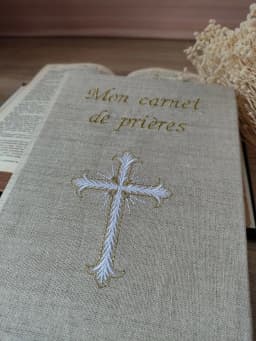Carnet de prière en lin brut – Fait main et personnalisable - photo 1