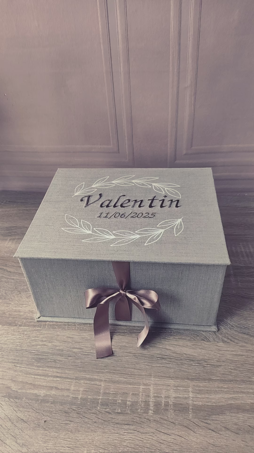 Boîte souvenir pour la naissance du petit Valentin.